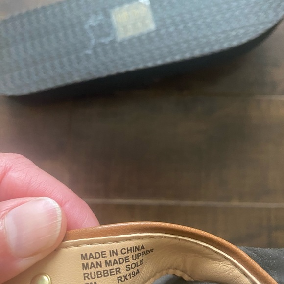 Michael Kors Brown and Black Platform Thong Sandals - Picture 9 of 11